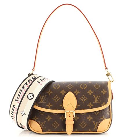 pochette louis vuitton size|louis vuitton diane bag.